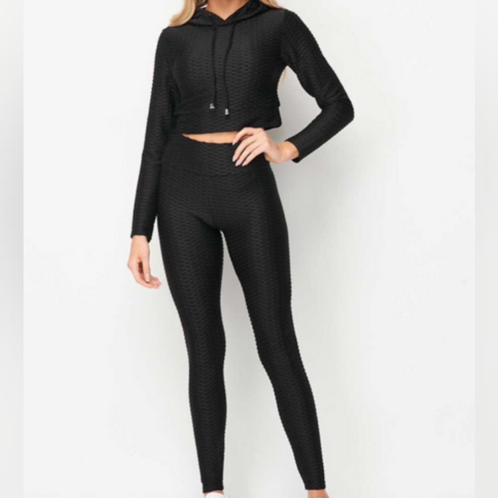 Black Women's Textured Leggings & Crop Top Workout Set